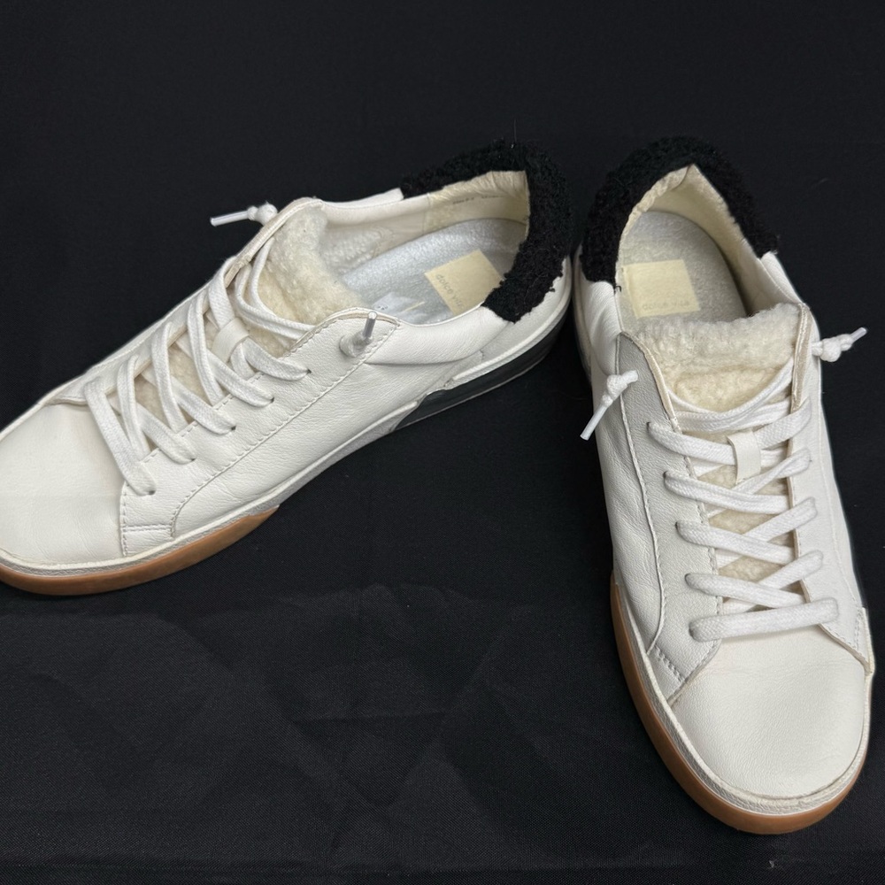 Dolce Vita White Sneaker size 8.5 - Picture 1 of 3